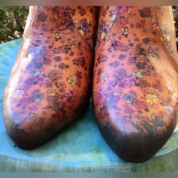 ICON (8M) WOMEN’S Leather Art ankle heel boots, inner side zip. Pre-owned - Picture 6 of 11